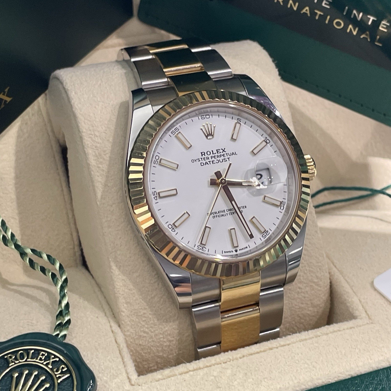 ROLEX DATEJUST 41mm WHITE DIAL YELLOW GOLD STEEL FLUTED BEZEL ref: 126333