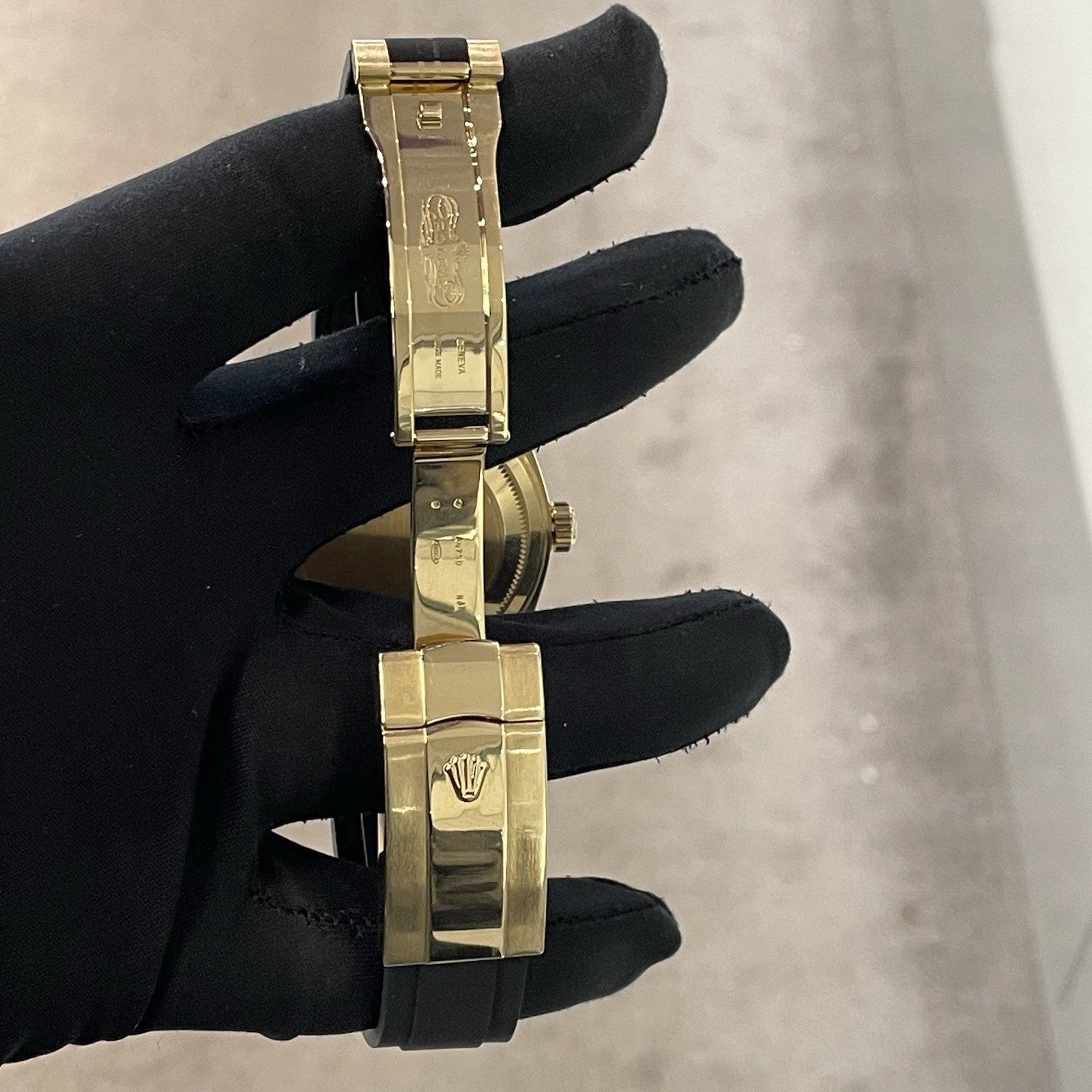 ROLEX SKY-DWELLER 42mm YELLOW GOLD CHAMPAGNE DIAL OYSTERFLEX ref: 326238