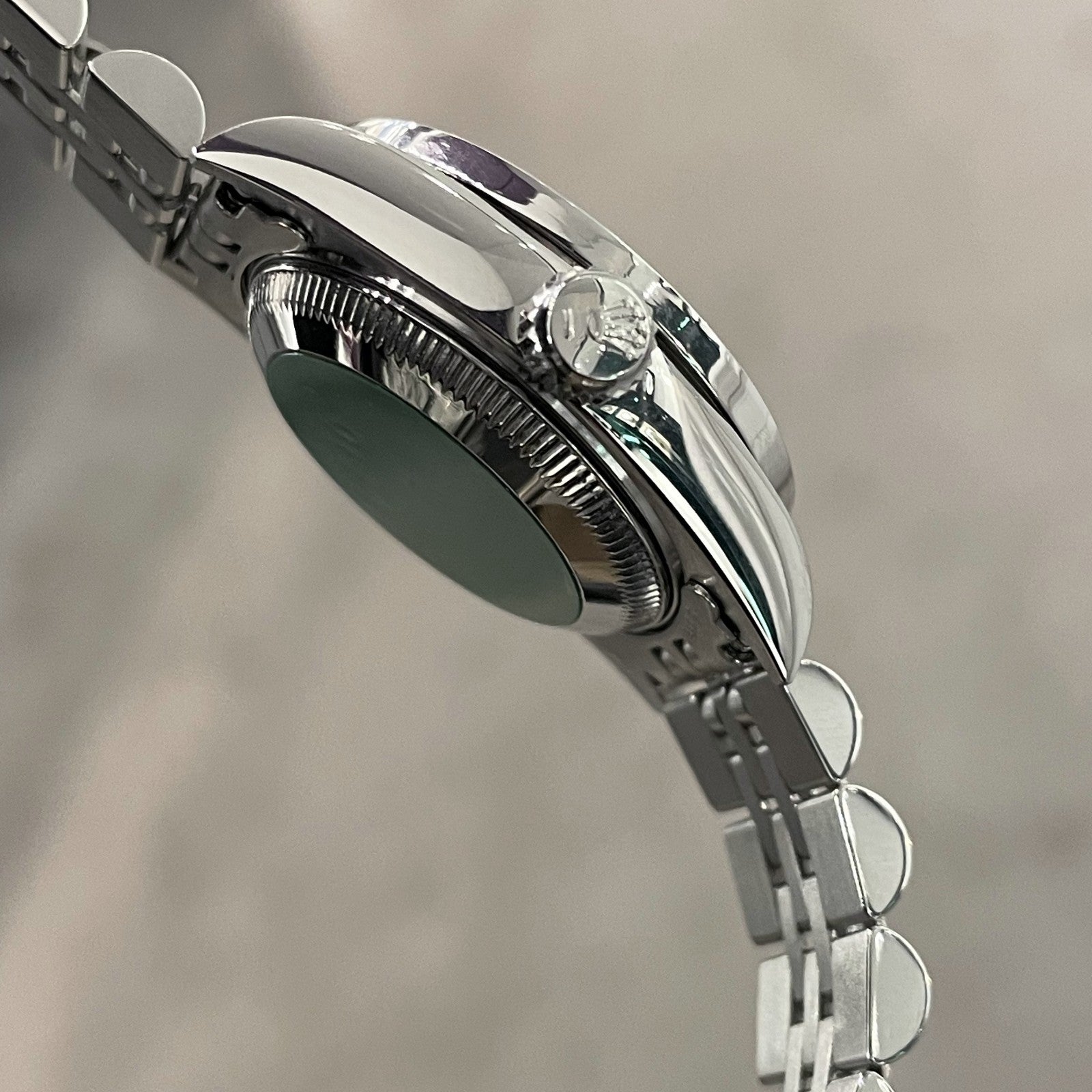 ROLEX LADY-DATEJUST 26mm MOTHER OF PEARL DIAL DIAMOND BEZEL JUBILEE ref: 69174