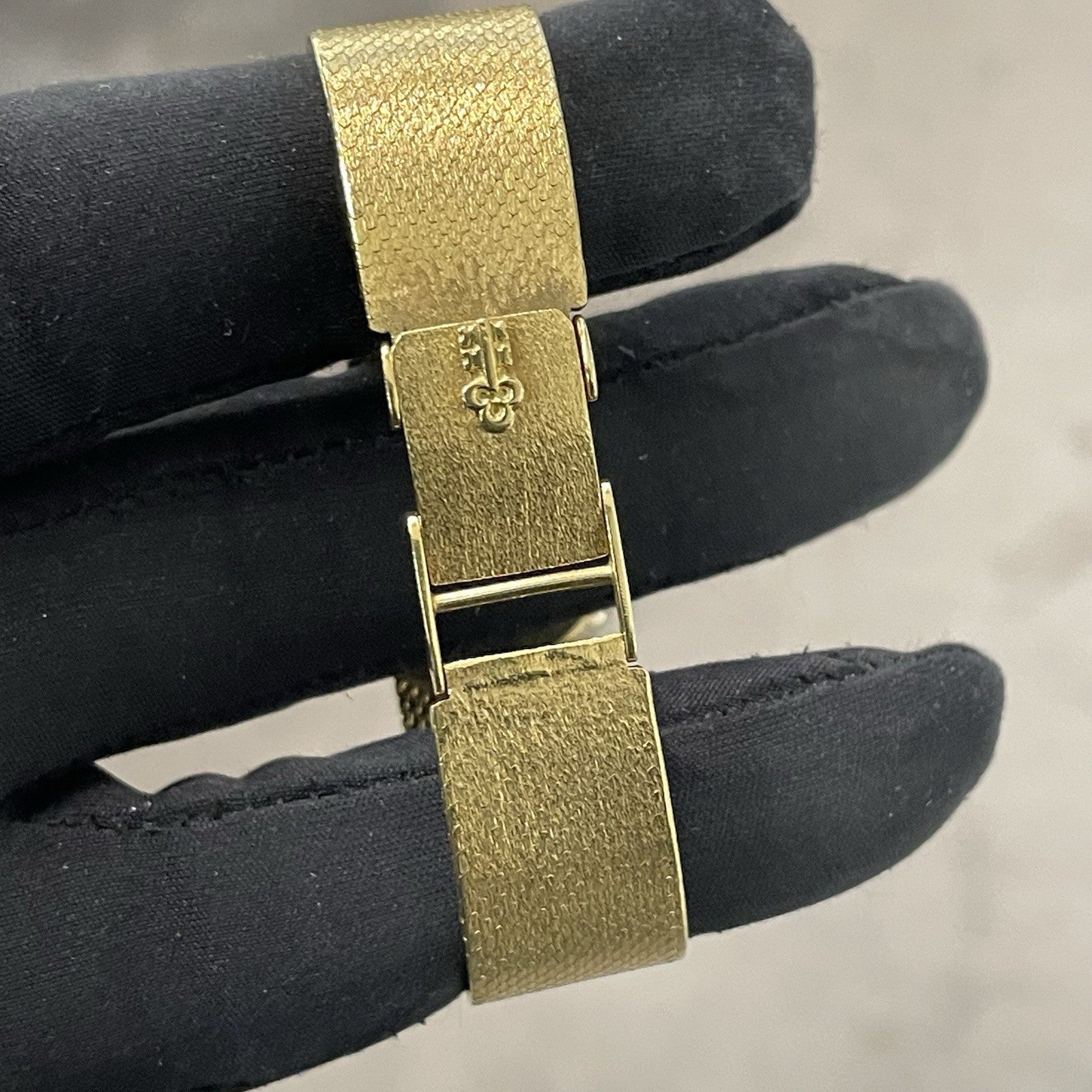 CORUM VINTAGE 24mm YELLOW GOLD DIAMONDS AND EMERALDS ref: 27307