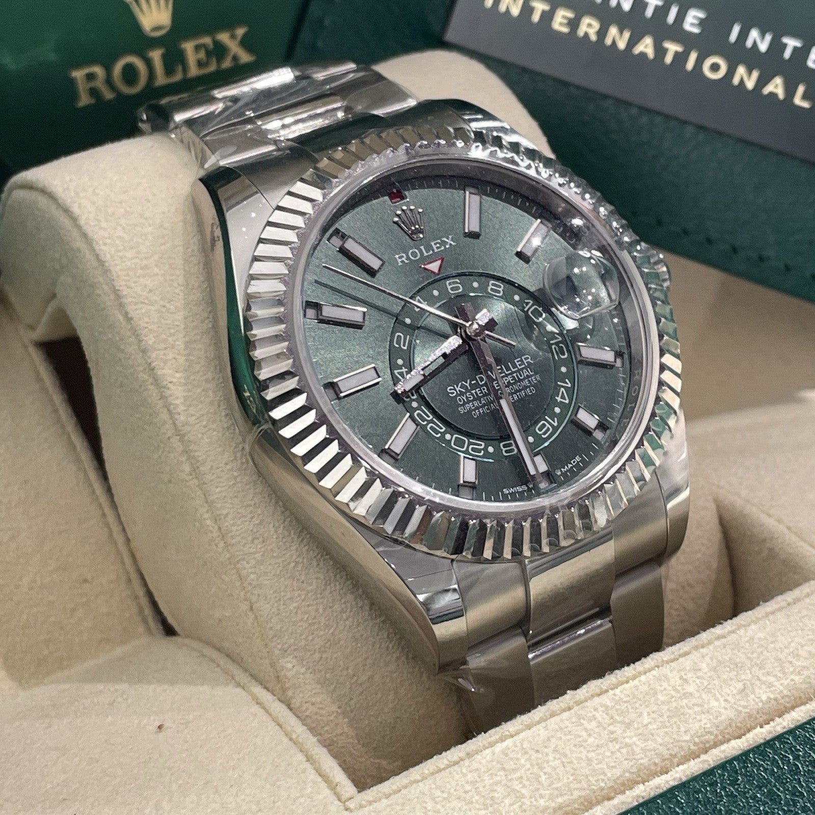 ROLEX SKY-DWELLER 42mm GREEN DIAL OYSTERSTEEL WHITE GOLD FLUTED ref: 336934