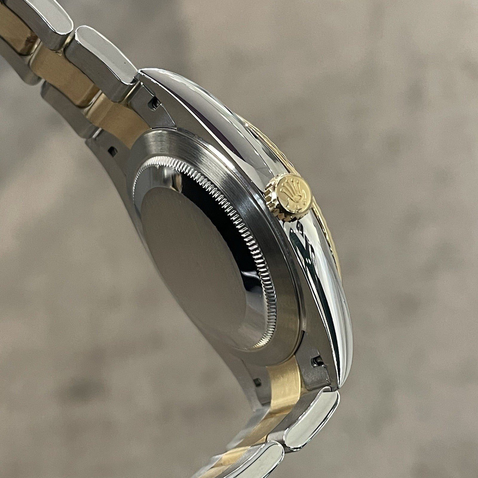 ROLEX DATEJUST 41mm BLACK DIAL YELLOW GOLD STEEL FLUTED BEZEL ref: 126333