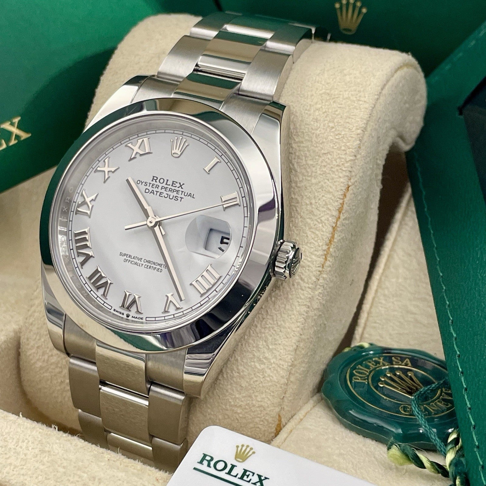 ROLEX DATEJUST 41mm WHITE ROMAN DIAL OYSTERSTEEL SMOOTH BEZEL ref: 126300