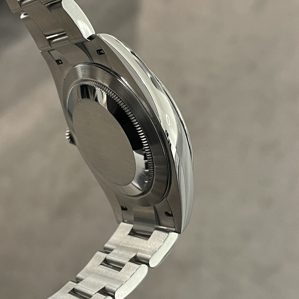 ROLEX DATEJUST 41mm WHITE ROMAN DIAL OYSTERSTEEL SMOOTH BEZEL ref: 126300