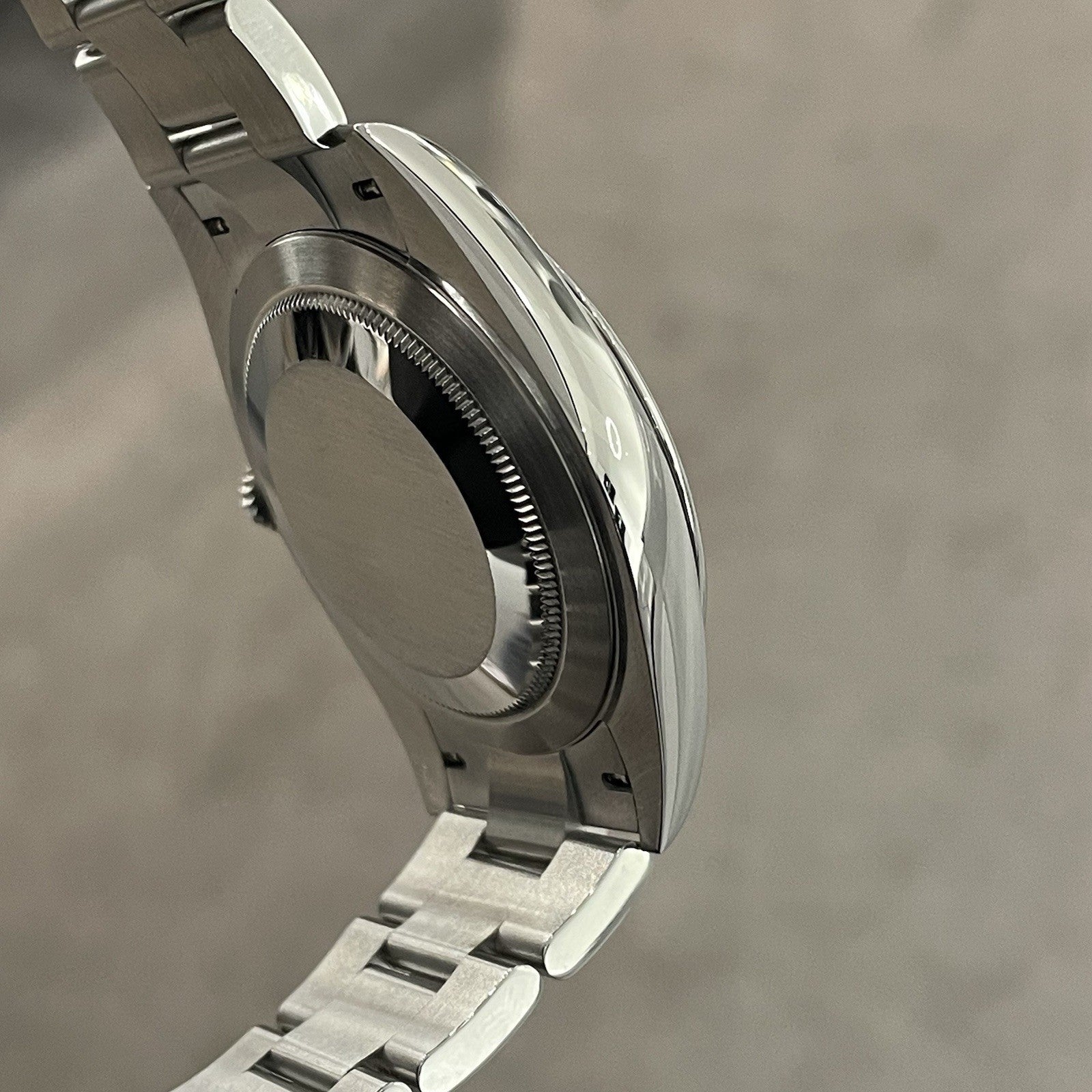 ROLEX DATEJUST 41mm WHITE ROMAN DIAL OYSTERSTEEL SMOOTH BEZEL ref: 126300