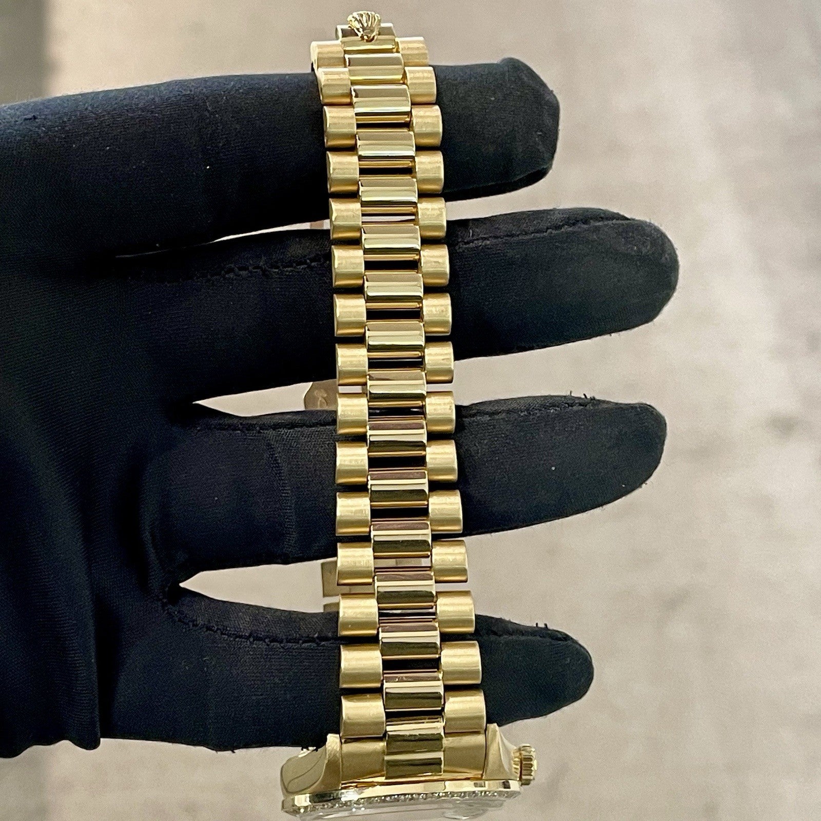 ROLEX DAY-DATE 36 PAVE ROMAN DIAL YELLOW GOLD PRESIDENTIAL DIA BEZEL ref: 18238