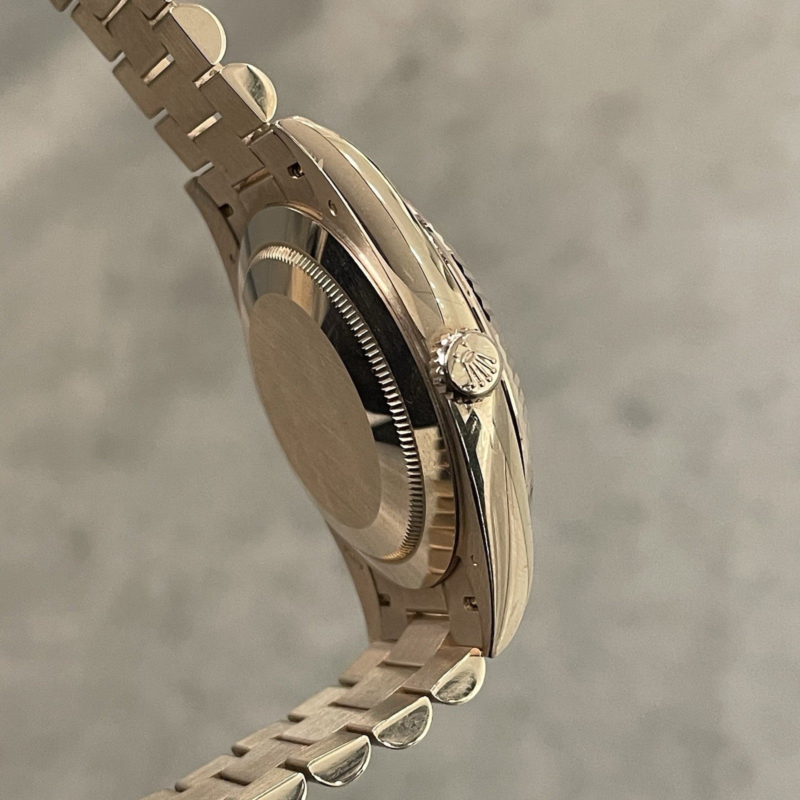 ROLEX DAY-DATE 40mm SUNDUST DIAMOND DIAL ROSE GOLD PRESIDENTIAL ref: 228235