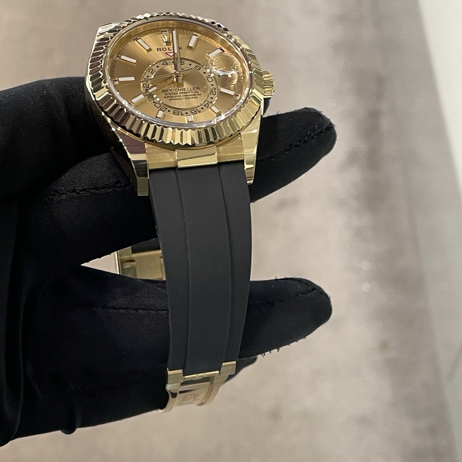 ROLEX SKY-DWELLER 42mm YELLOW GOLD CHAMPAGNE DIAL OYSTERFLEX ref: 326238