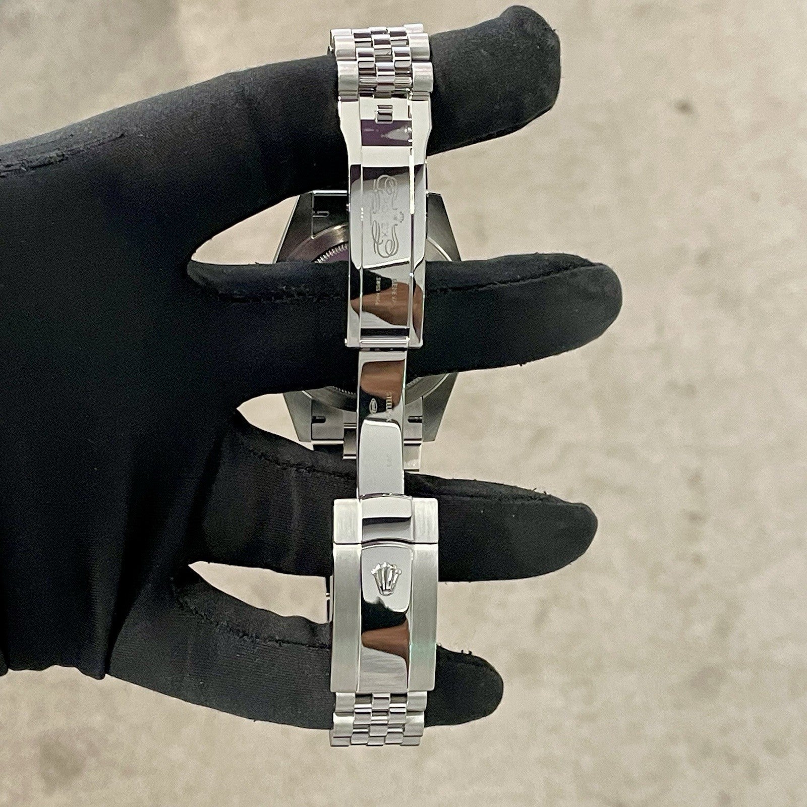 ROLEX DATEJUST 41mm BLUE DIAL STAINLESS STEEL JUBILEE SMOOTH BEZEL ref: 126300