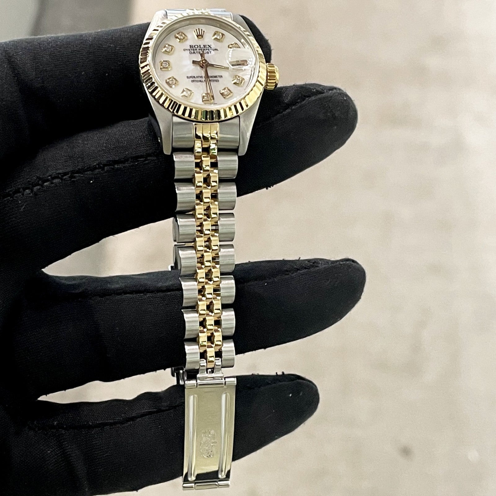 ROLEX LADY-DATEJUST 26mm MOTHER OF PEARL DIAL FLUTED BEZEL JUBILEE ref: 69173