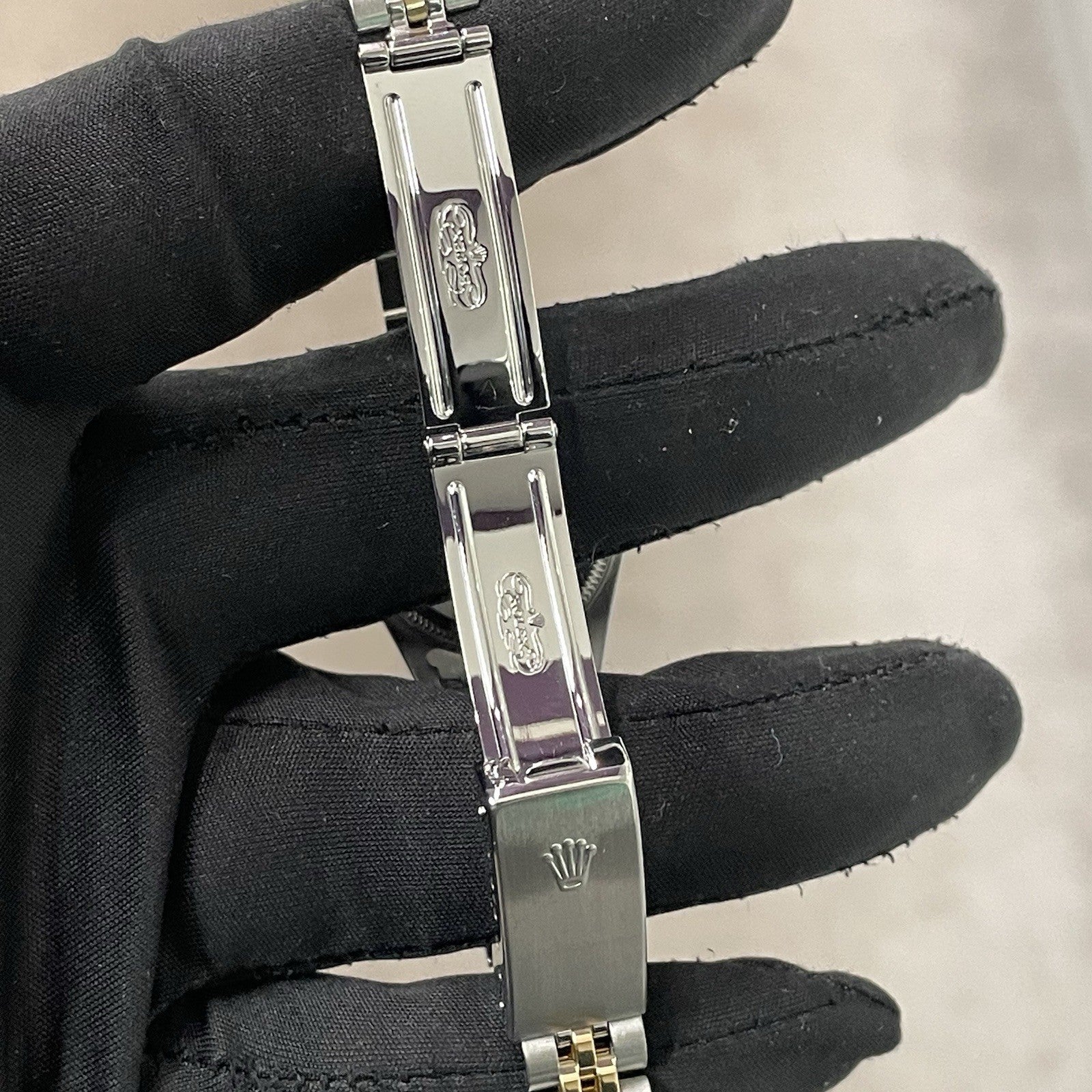 ROLEX LADY-DATEJUST 26mm MOTHER OF PEARL DIAL FLUTED BEZEL JUBILEE ref: 79173