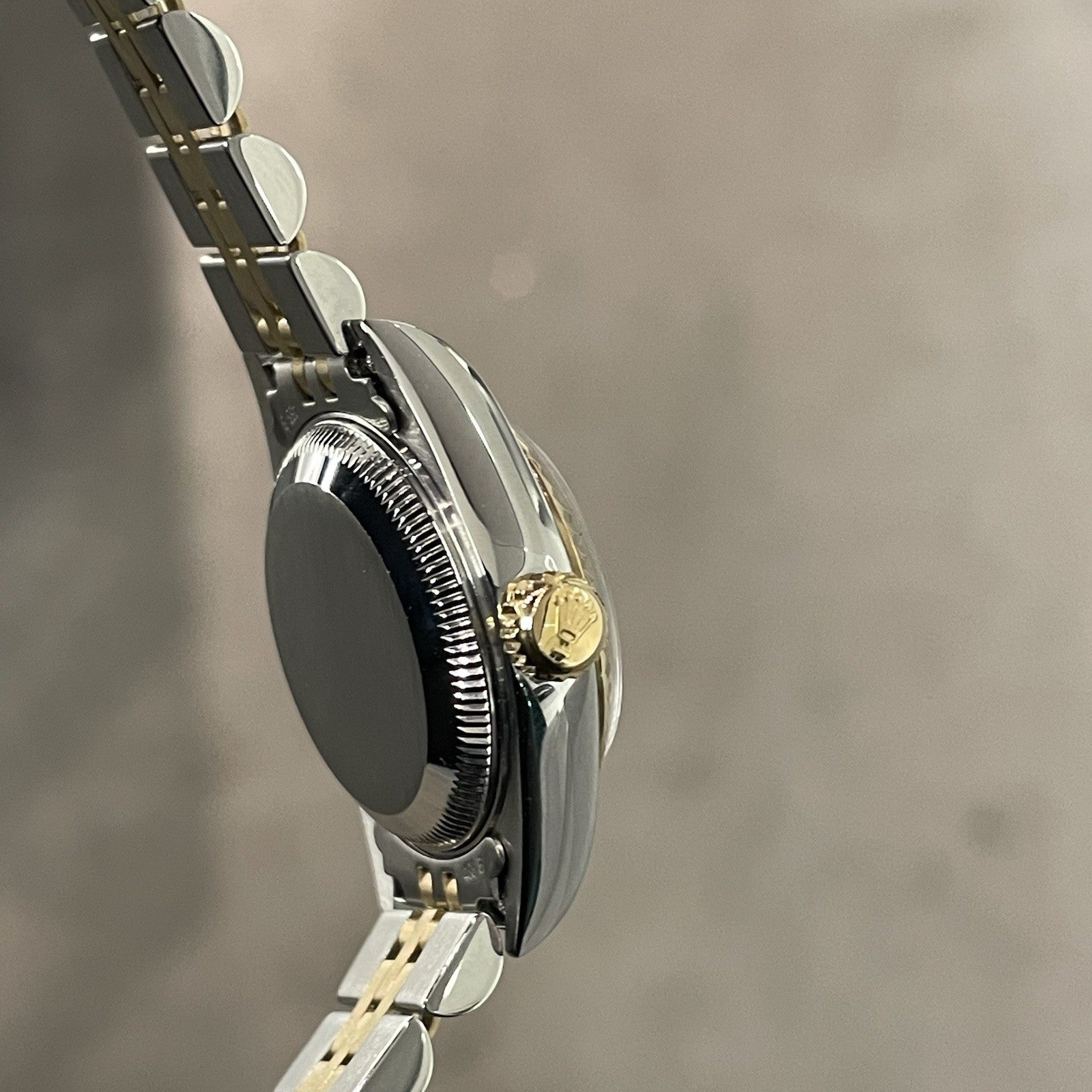 ROLEX LADY-DATEJUST 26mm MOTHER OF PEARL DIAL FLUTED BEZEL JUBILEE ref: 79173