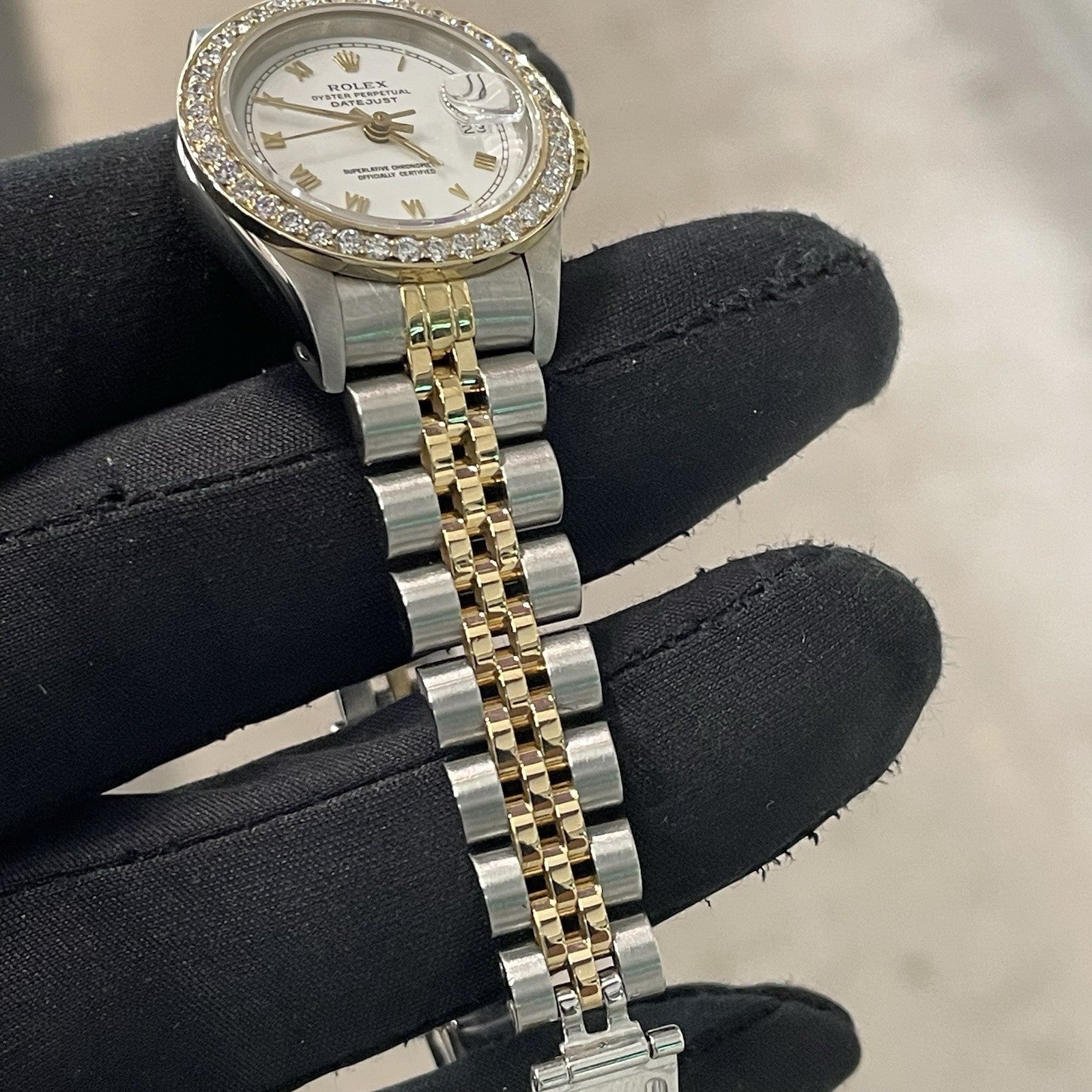 ROLEX LADY-DATEJUST 26mm WHITE ROMAN DIAL DIAMOND BEZEL JUBILEE ref: 69173
