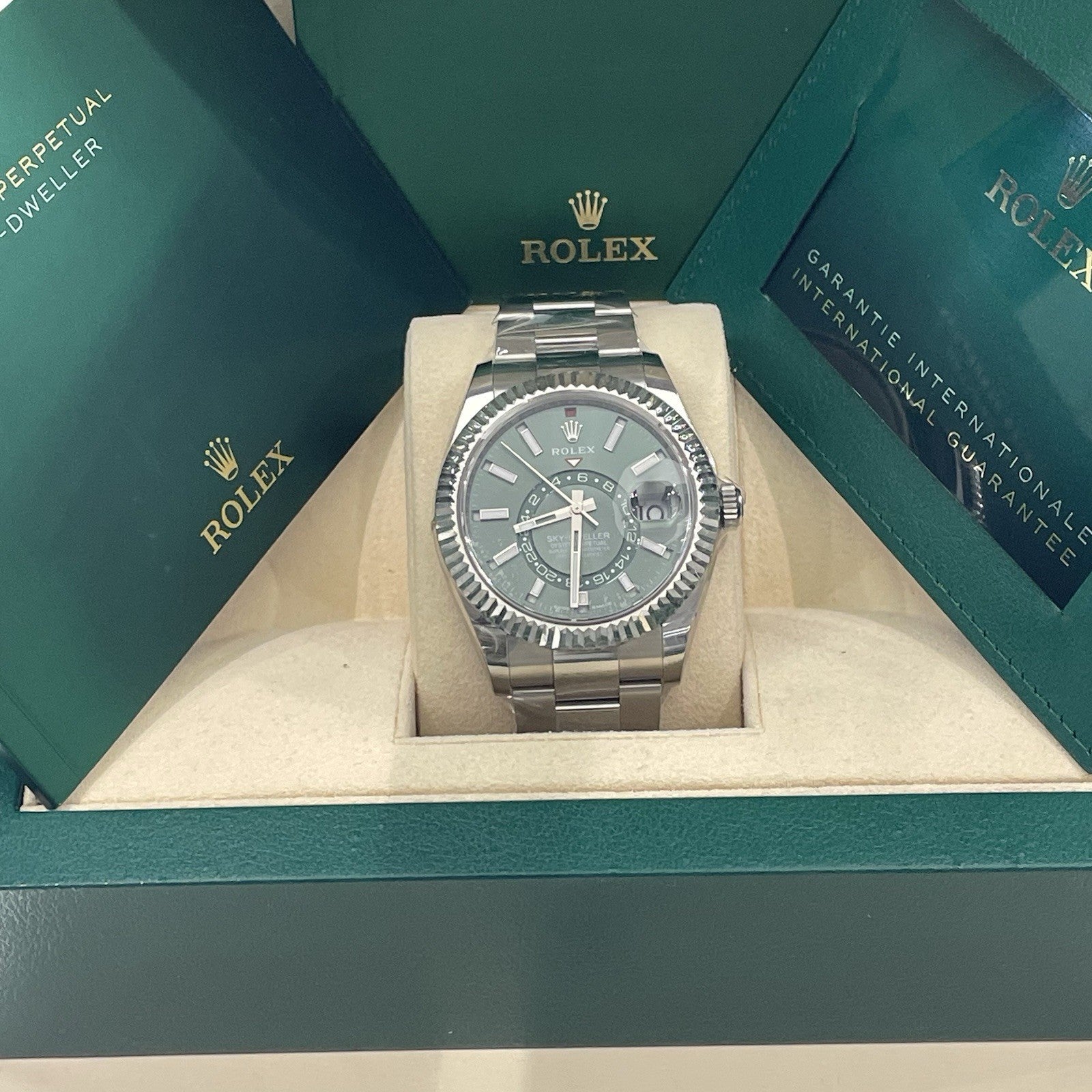 ROLEX SKY-DWELLER 42mm GREEN DIAL OYSTERSTEEL WHITE GOLD FLUTED ref: 336934