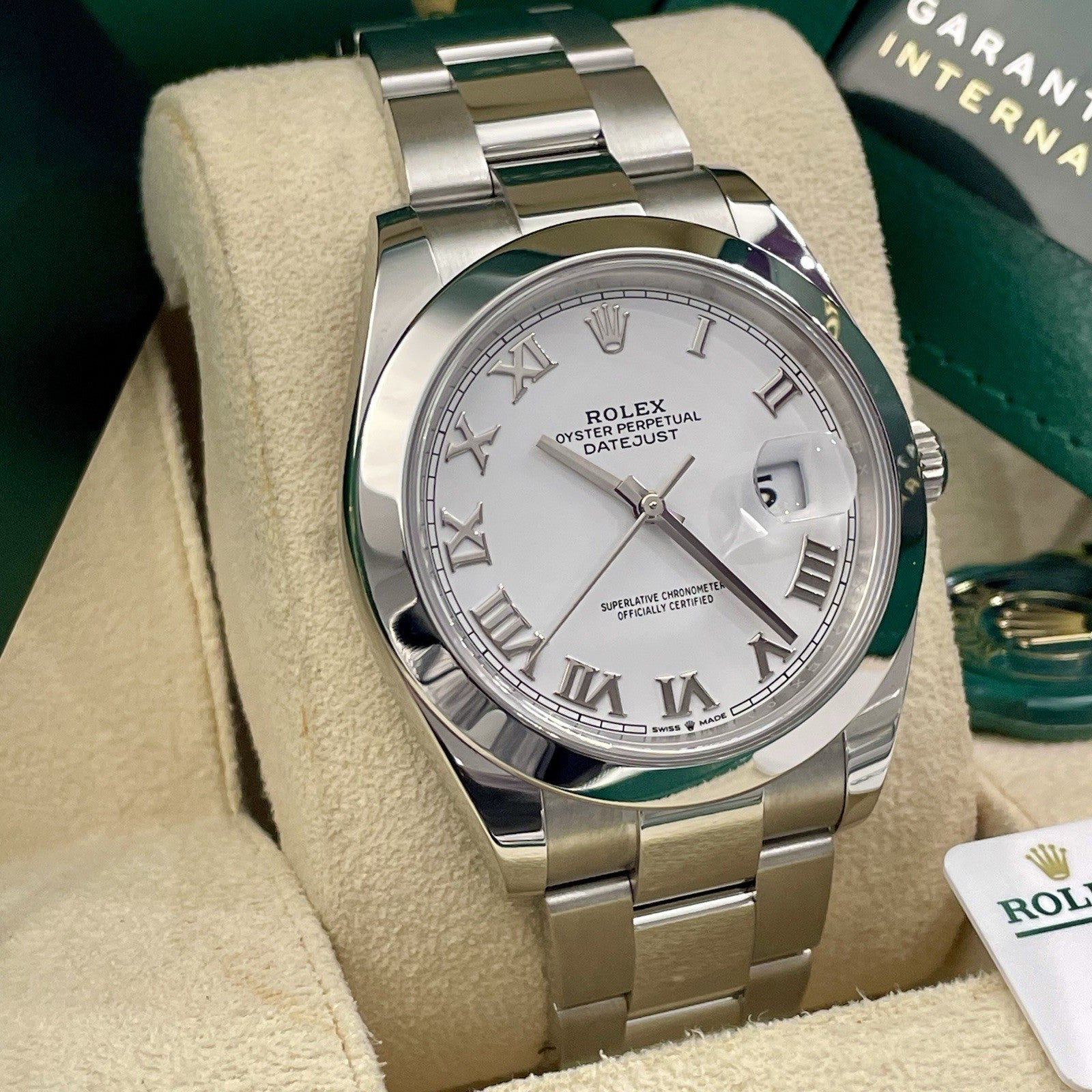 ROLEX DATEJUST 41mm WHITE ROMAN DIAL OYSTERSTEEL SMOOTH BEZEL ref: 126300