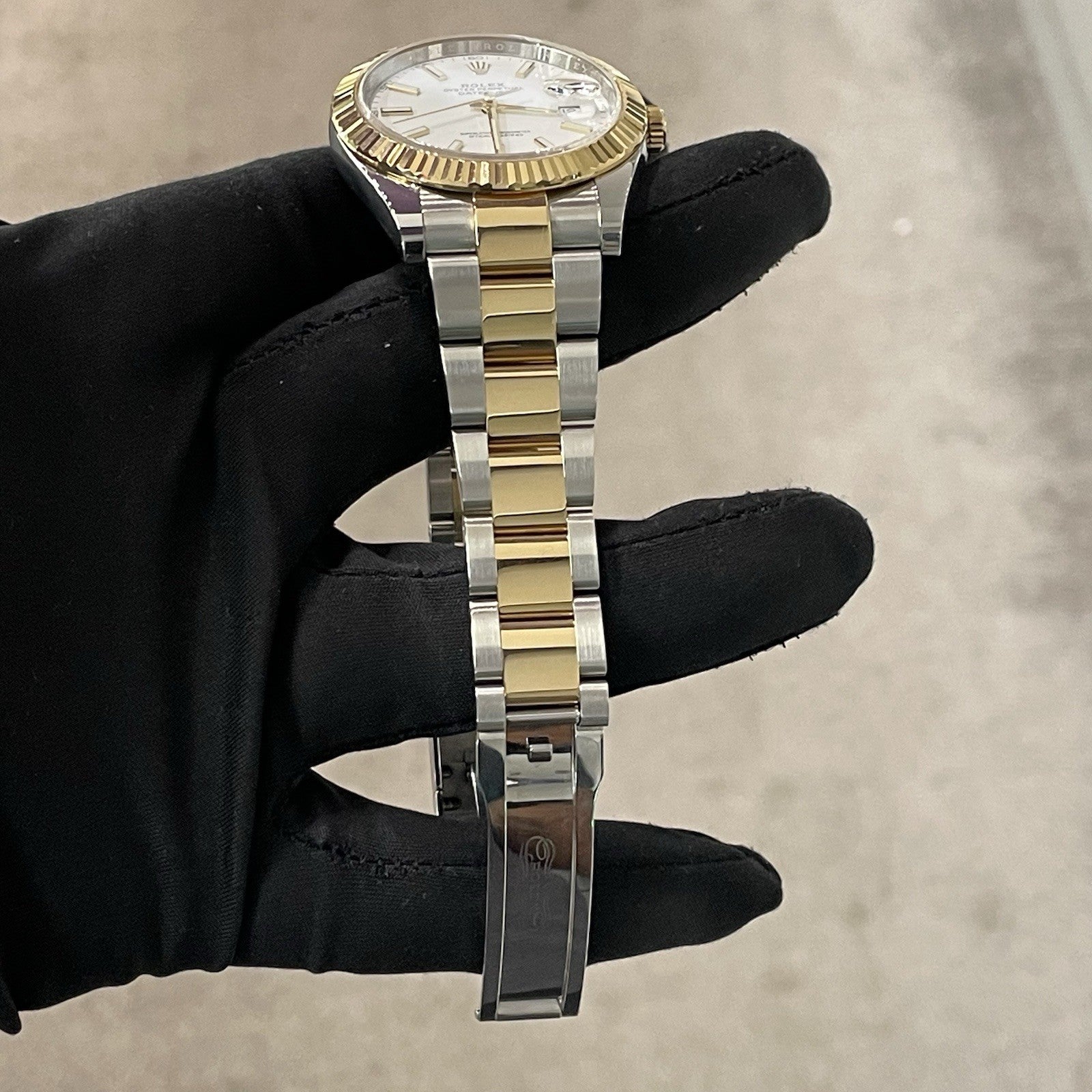 ROLEX DATEJUST 41mm WHITE DIAL YELLOW GOLD STEEL FLUTED BEZEL ref: 126333