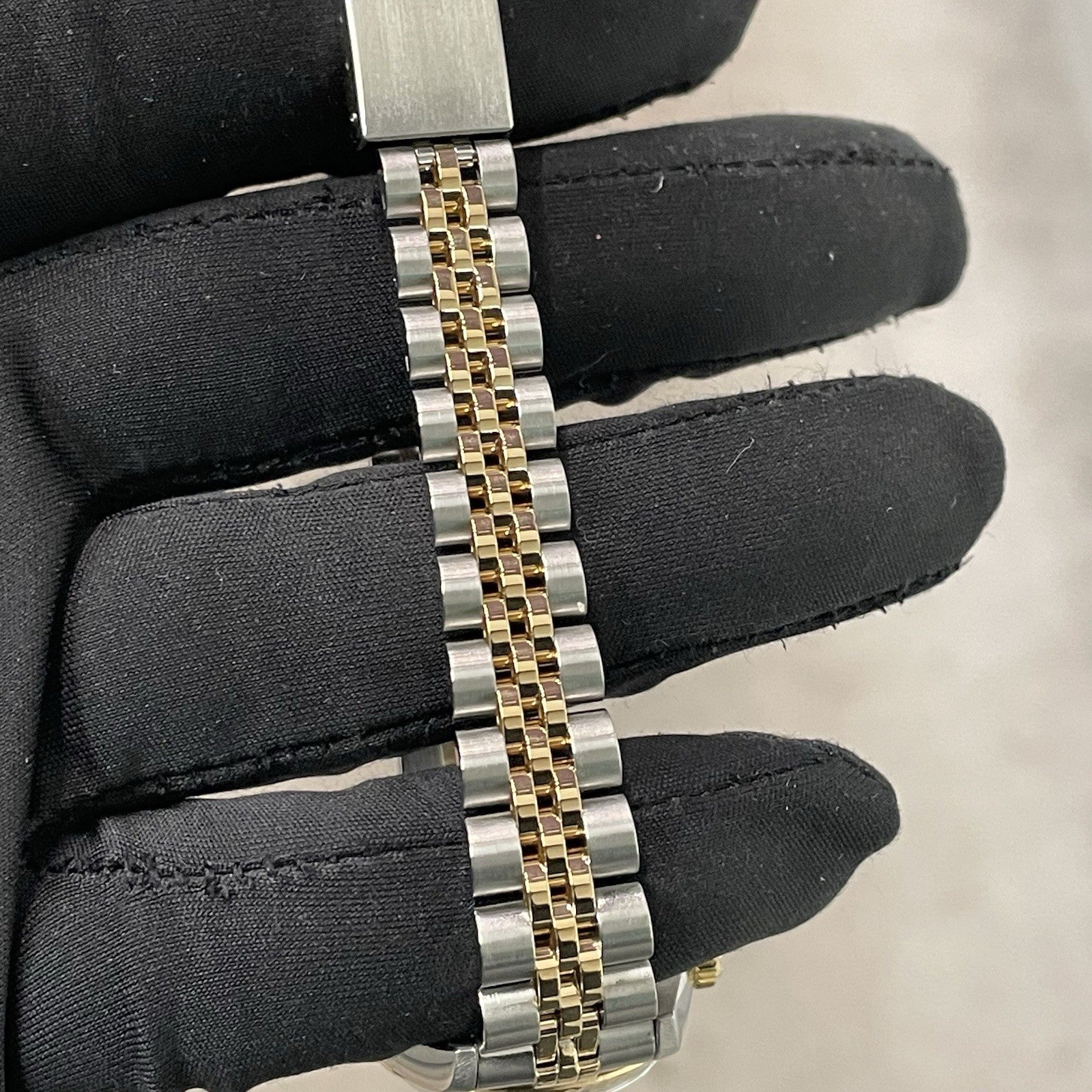 ROLEX LADY-DATEJUST 26mm MOTHER OF PEARL DIAL FLUTED BEZEL JUBILEE ref: 79173