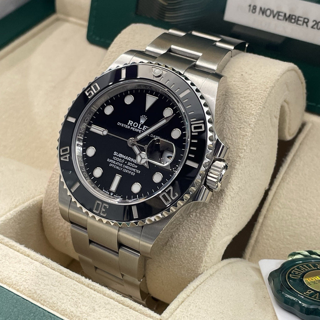 ROLEX SUBMARINER DATE 41mm BLACK DIAL BLACK BEZEL ref: 126610LN