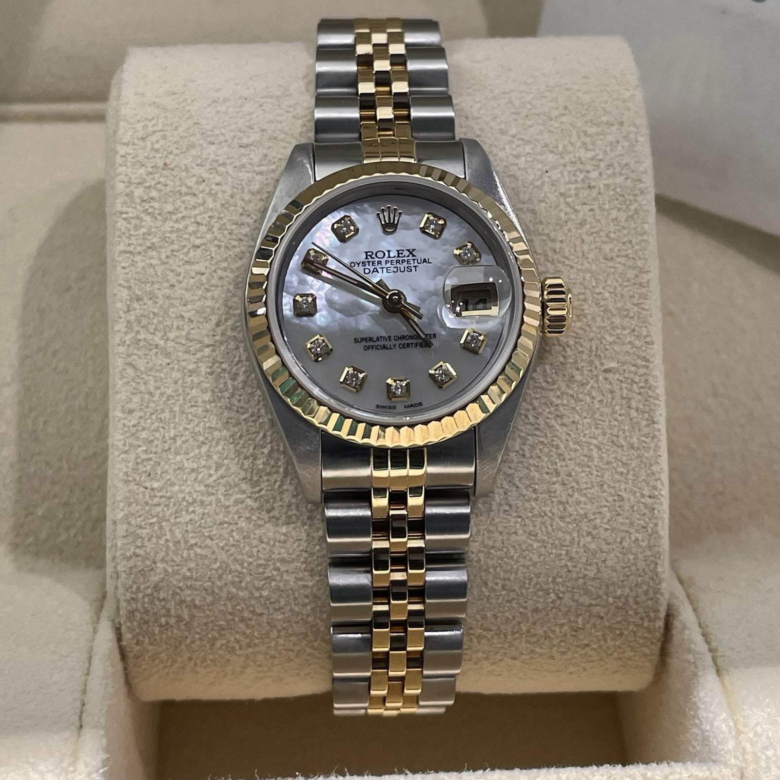 ROLEX LADY-DATEJUST 26mm MOTHER OF PEARL DIAL FLUTED BEZEL JUBILEE ref: 79173