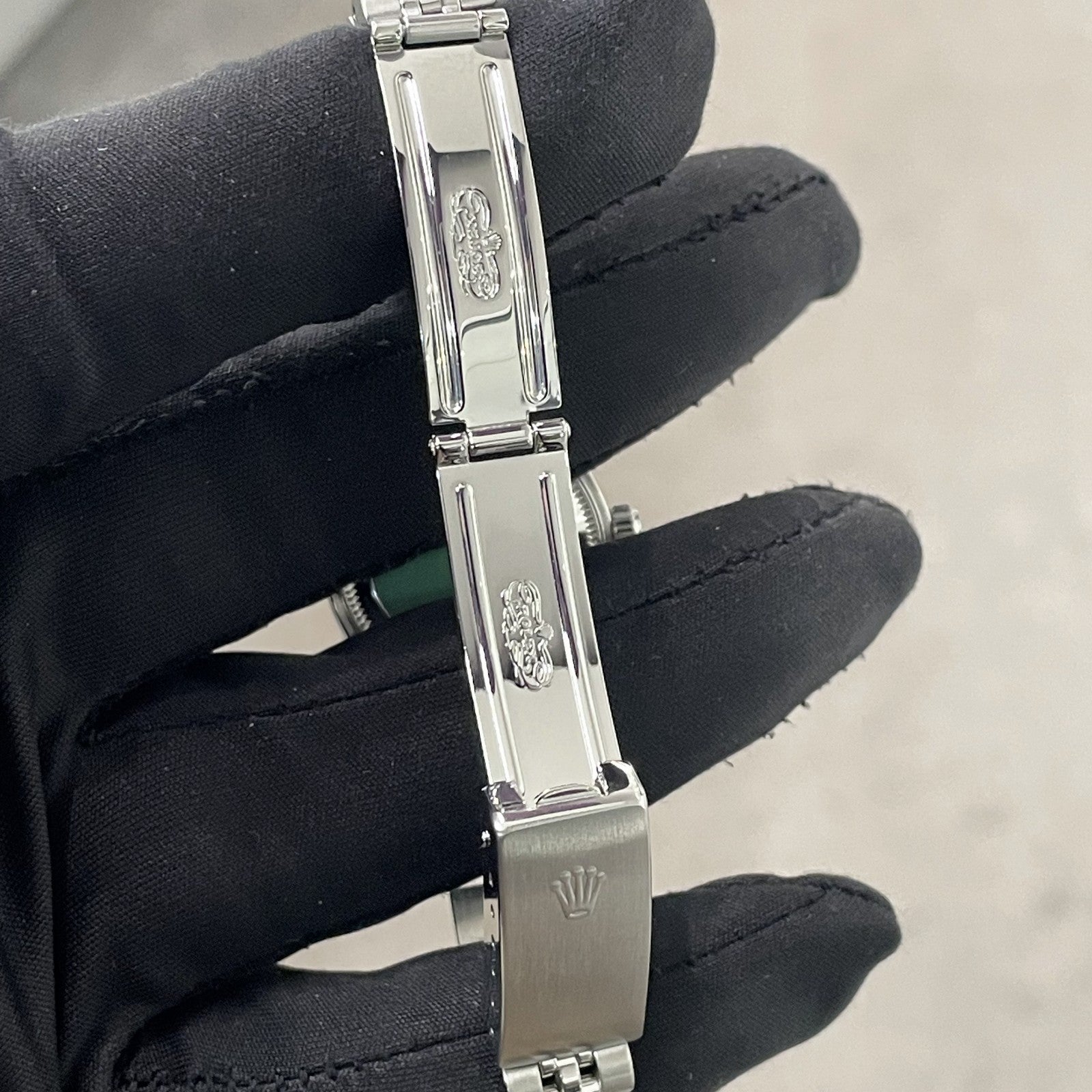 ROLEX LADY-DATEJUST 26mm MOTHER OF PEARL DIAL DIAMOND BEZEL JUBILEE ref: 69174