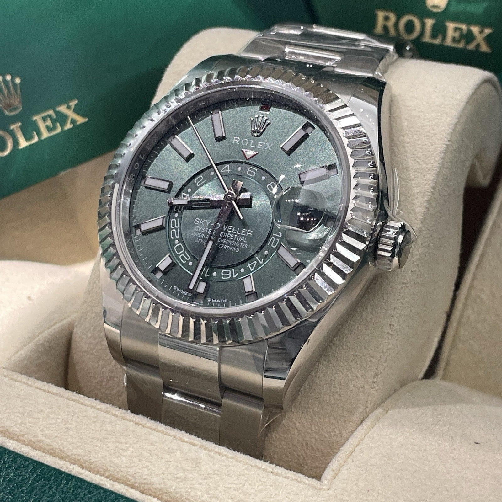 ROLEX SKY-DWELLER 42mm GREEN DIAL OYSTERSTEEL WHITE GOLD FLUTED ref: 336934