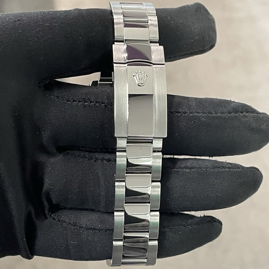 ROLEX DATEJUST 41mm WHITE ROMAN DIAL OYSTERSTEEL SMOOTH BEZEL ref: 126300