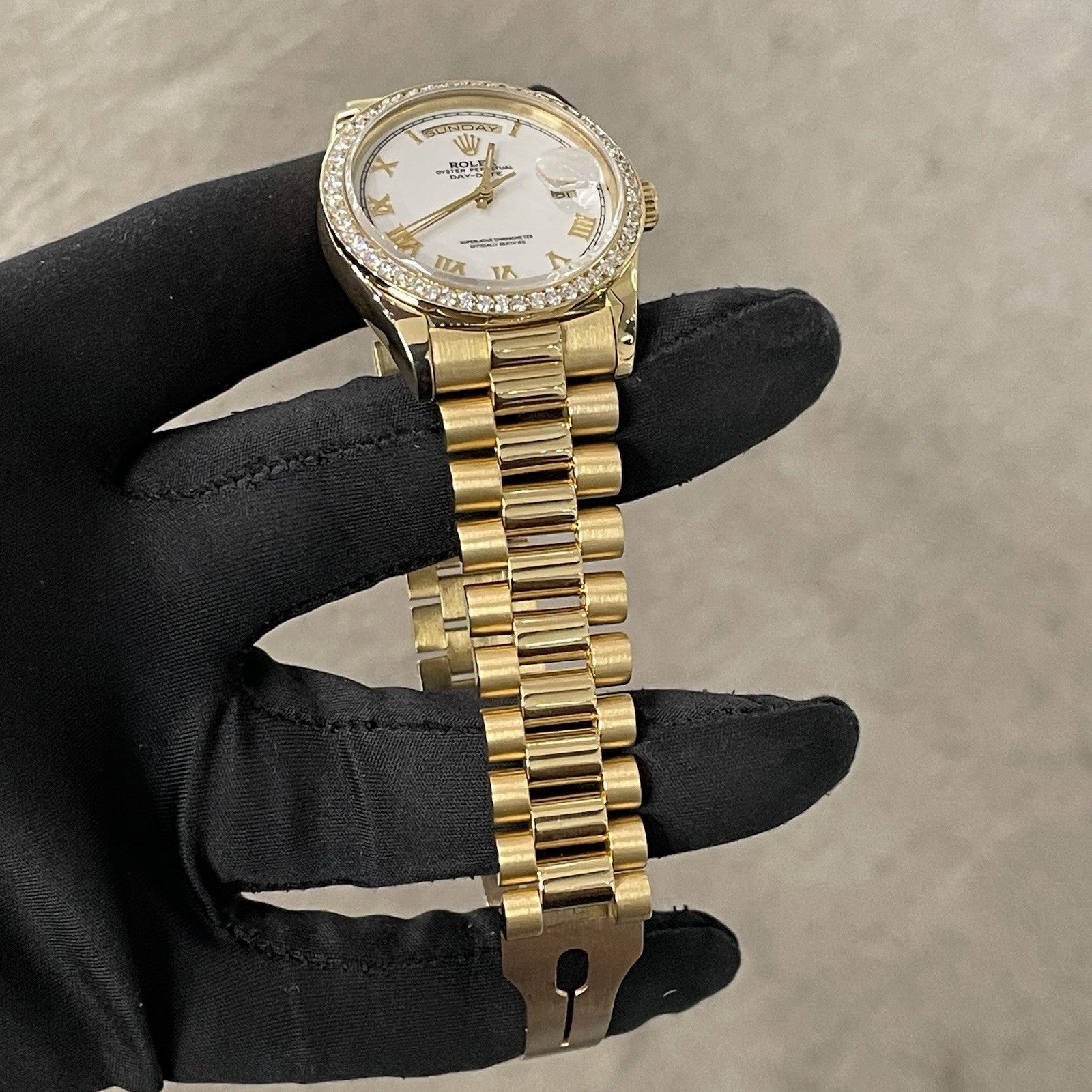 ROLEX DAY-DATE 36 WHITE ROMAN DIAL YELLOW GOLD PRESIDENTIAL DIA BEZEL ref: 18238