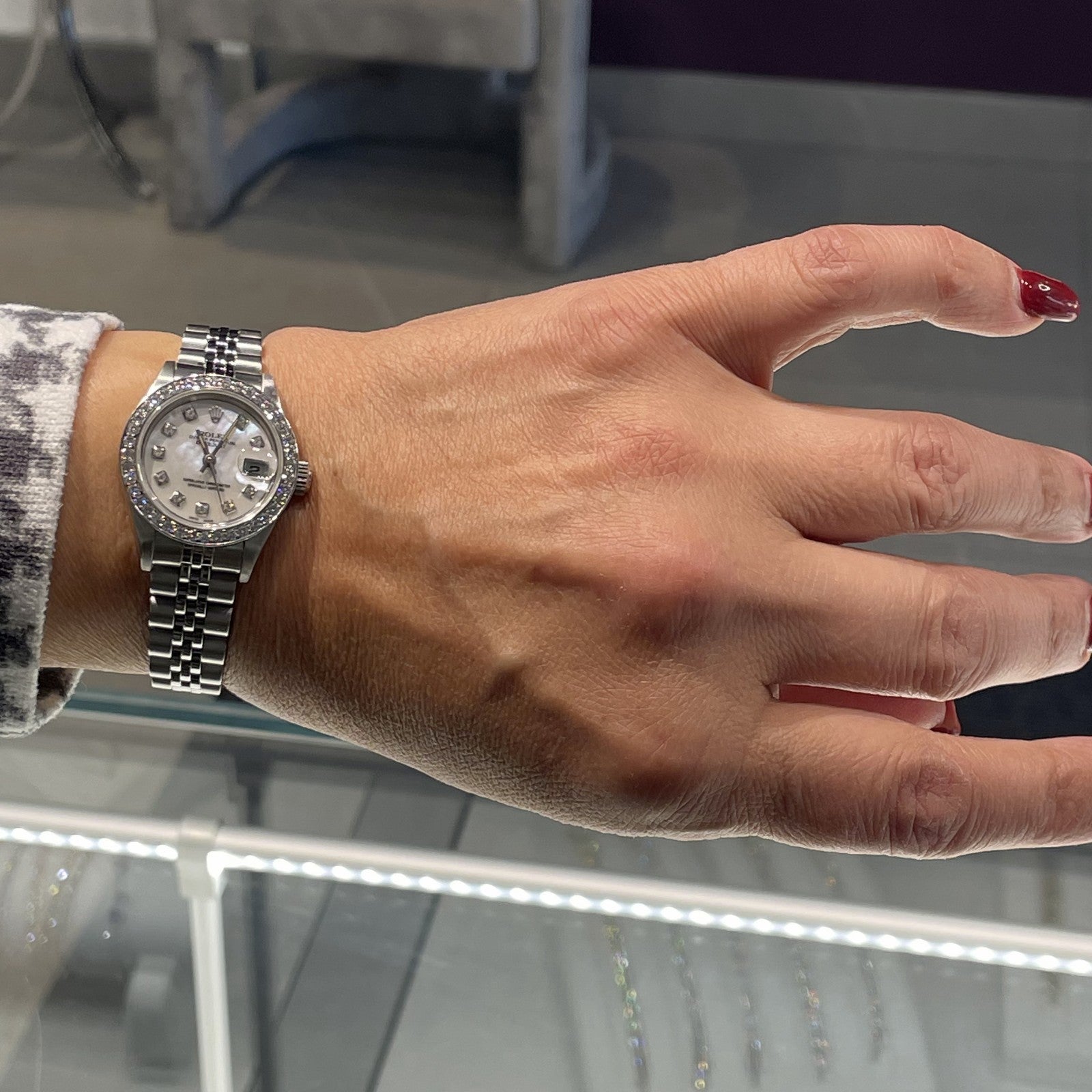 ROLEX LADY-DATEJUST 26mm MOTHER OF PEARL DIAL DIAMOND BEZEL JUBILEE ref: 69174