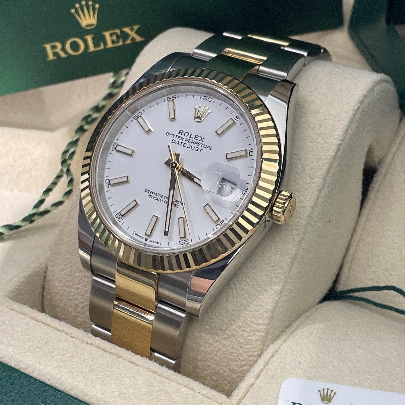 ROLEX DATEJUST 41mm WHITE DIAL YELLOW GOLD STEEL FLUTED BEZEL ref: 126333