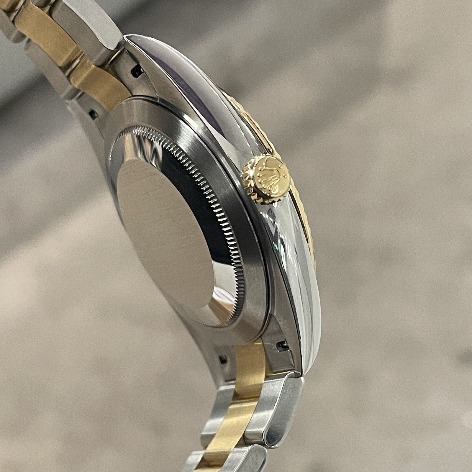 ROLEX DATEJUST 41mm WHITE DIAL YELLOW GOLD STEEL FLUTED BEZEL ref: 126333