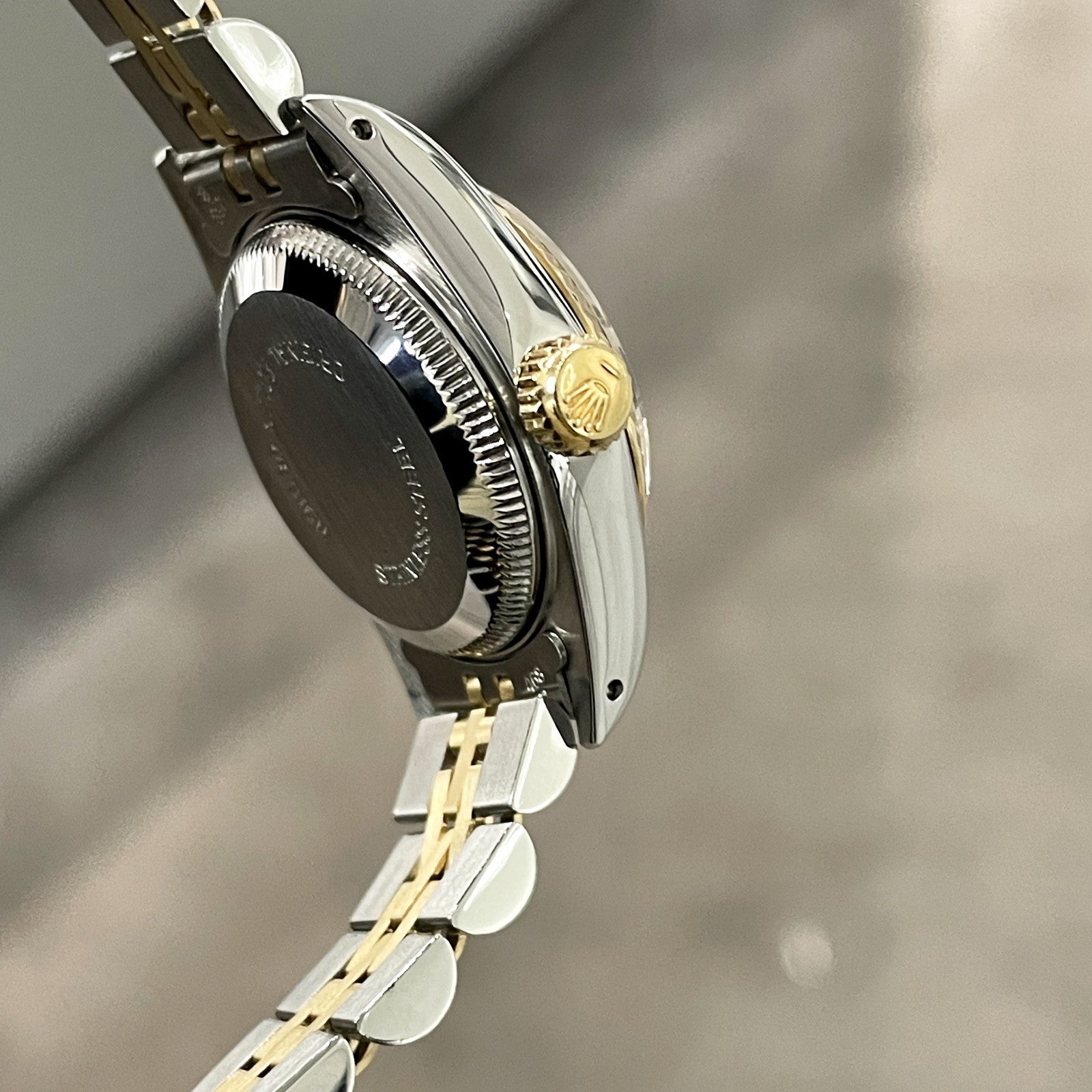 ROLEX LADY-DATEJUST 26mm MOTHER OF PEARL DIAL FLUTED BEZEL JUBILEE ref: 69173