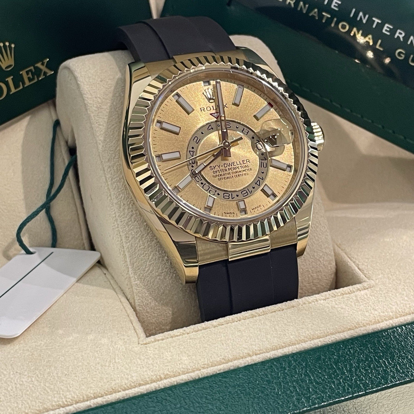 ROLEX SKY-DWELLER 42mm YELLOW GOLD CHAMPAGNE DIAL OYSTERFLEX ref: 326238