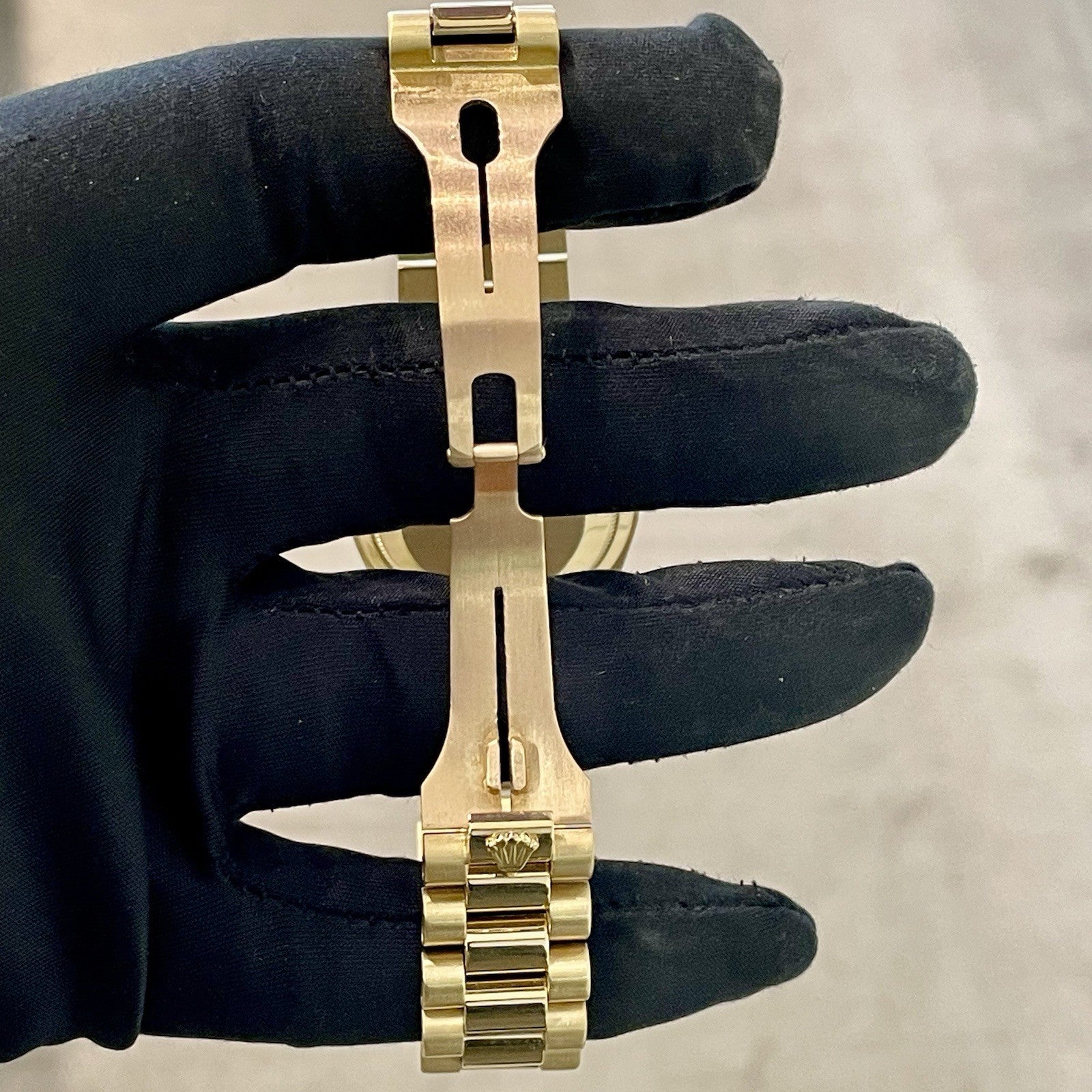 ROLEX DAY-DATE 36 PAVE ROMAN DIAL YELLOW GOLD PRESIDENTIAL DIA BEZEL ref: 18238