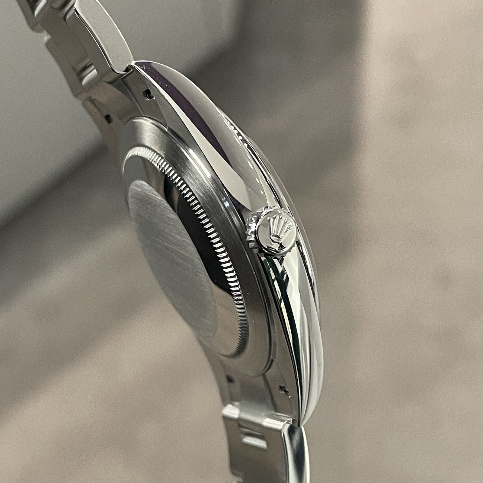 ROLEX DATEJUST 41mm WHITE ROMAN DIAL OYSTERSTEEL SMOOTH BEZEL ref: 126300