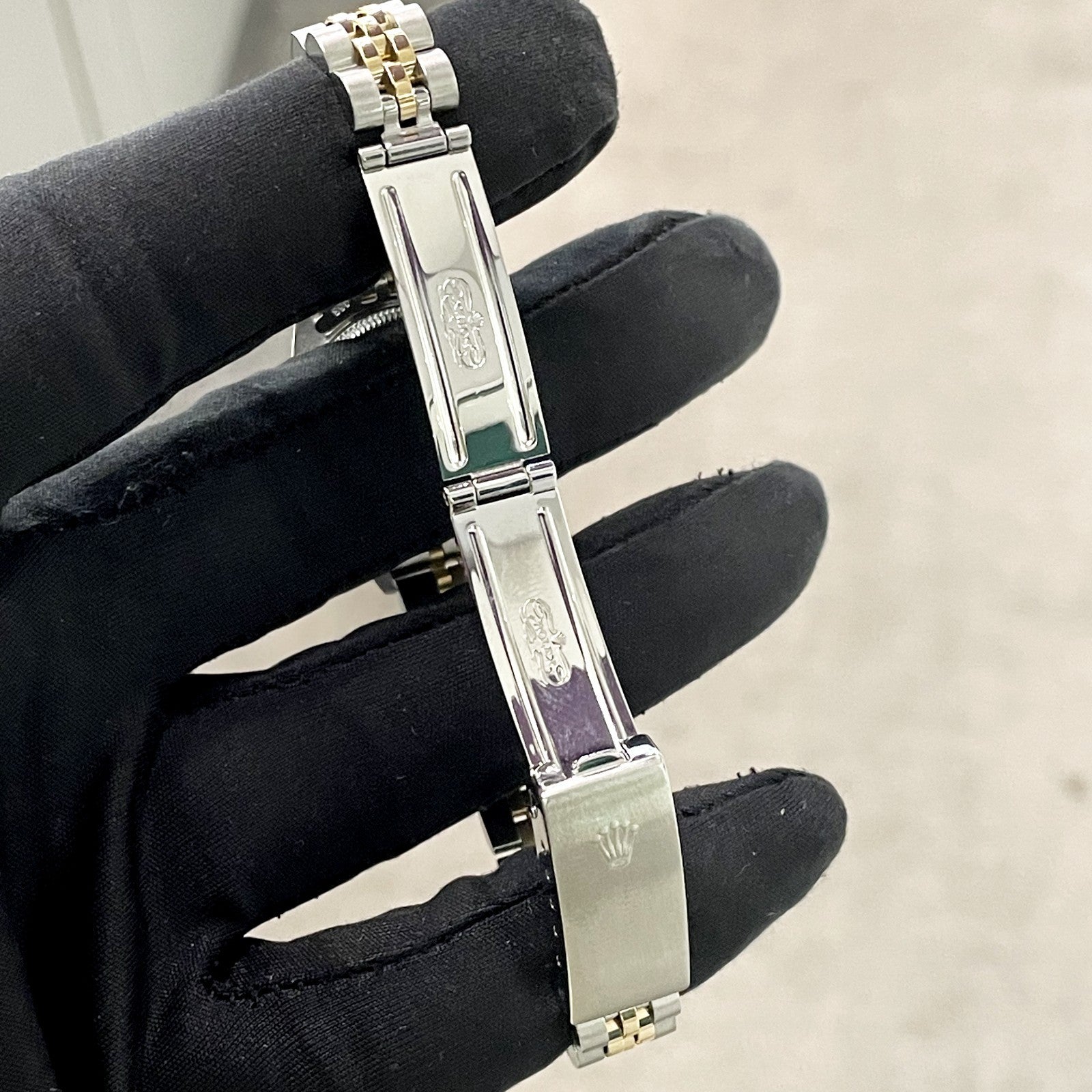 ROLEX LADY-DATEJUST 26mm MOTHER OF PEARL DIAL FLUTED BEZEL JUBILEE ref: 69173