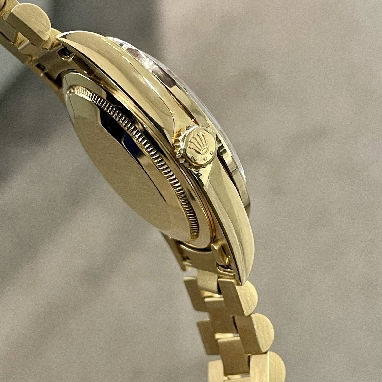 ROLEX DAY-DATE 36 PAVE ROMAN DIAL YELLOW GOLD PRESIDENTIAL DIA BEZEL ref: 18238